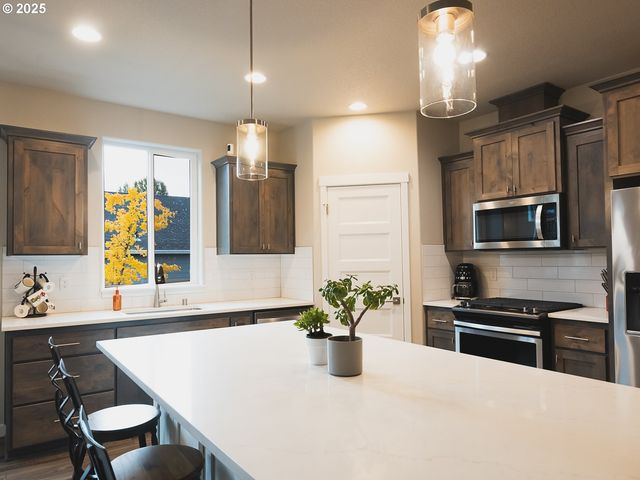 2116 N 3RD Way, Ridgefield, WA 98642