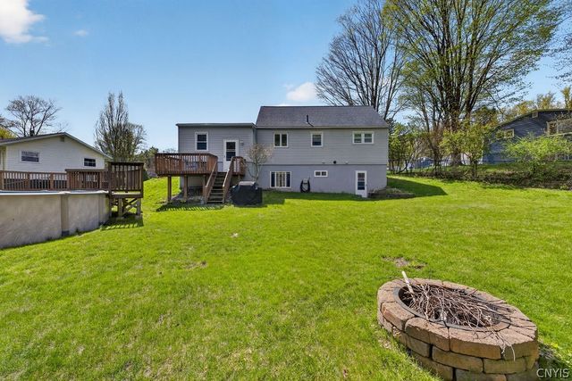 101 Broadmoor Drive, Camillus, NY 13031