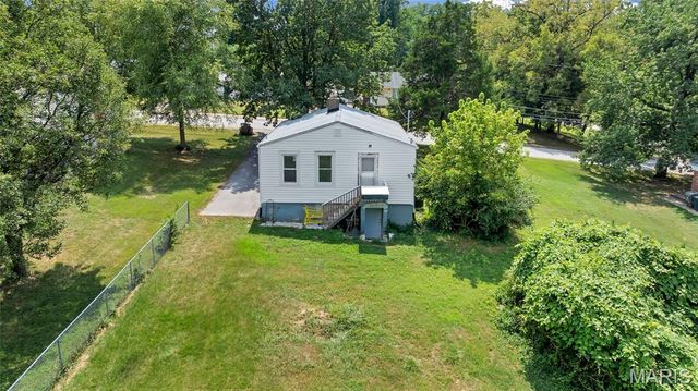 10525 Hobday Avenue, St Ann, MO 63074