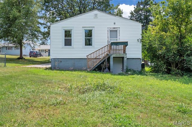 10525 Hobday Avenue, St Ann, MO 63074