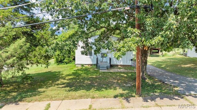 10525 Hobday Avenue, St Ann, MO 63074