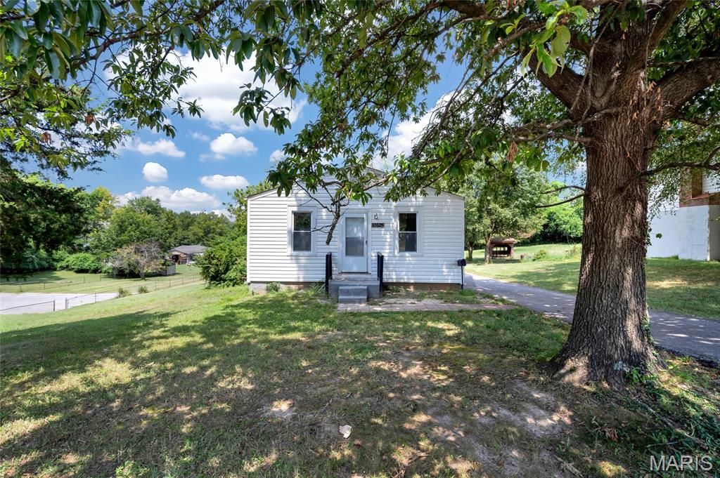 10525 Hobday Avenue, St Ann, MO 63074