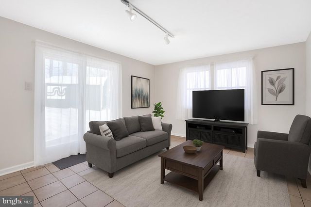 6710 RED JACKET RD, Springfield, VA 22152