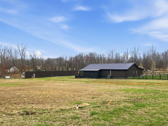 9007 Redbud Ln, Nunnelly, TN 37137