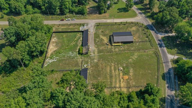 9007 Redbud Ln, Nunnelly, TN 37137