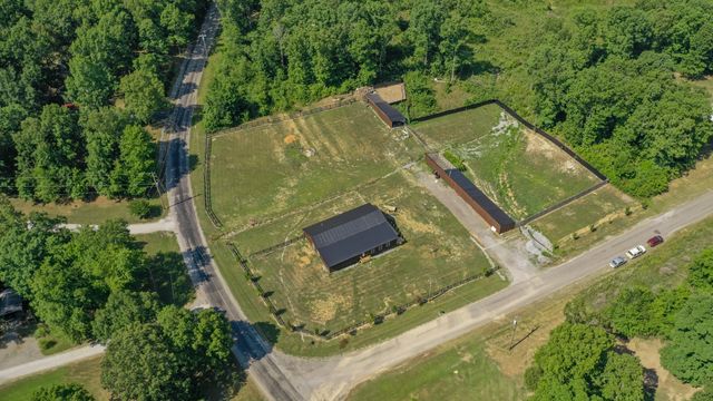 9007 Redbud Ln, Nunnelly, TN 37137