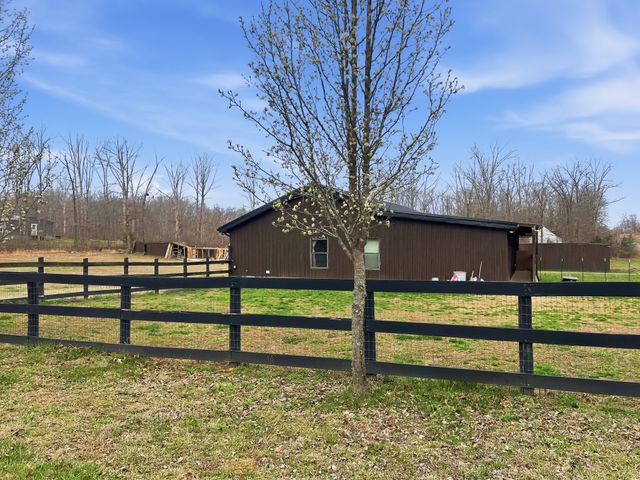 9007 Redbud Ln, Nunnelly, TN 37137