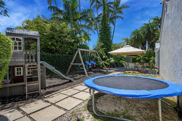 15540 SW 152nd Ter, Miami, FL 33187