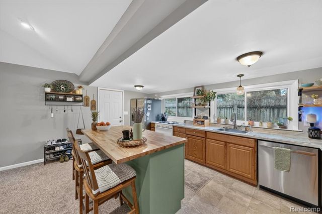 9110 Grove Drive, Whitmore Lake, MI 48189