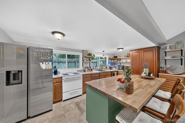 9110 Grove Drive, Whitmore Lake, MI 48189