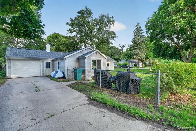 9110 Grove Drive, Whitmore Lake, MI 48189