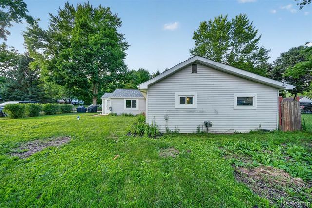 9110 Grove Drive, Whitmore Lake, MI 48189