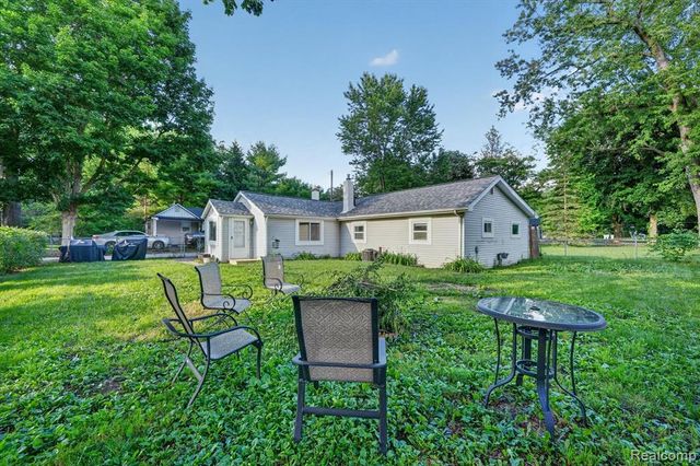 9110 Grove Drive, Whitmore Lake, MI 48189