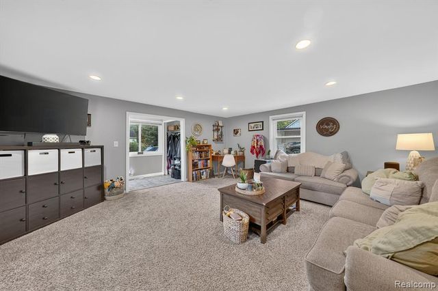 9110 Grove Drive, Whitmore Lake, MI 48189