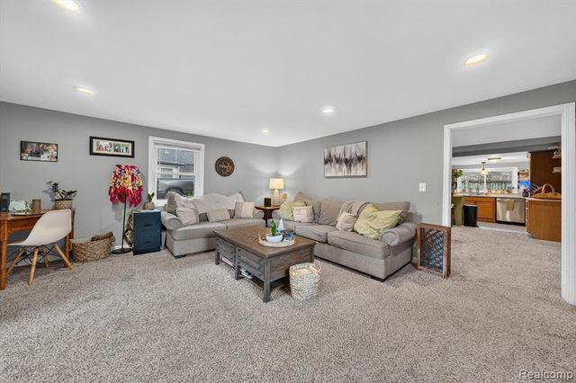 9110 Grove Drive, Whitmore Lake, MI 48189