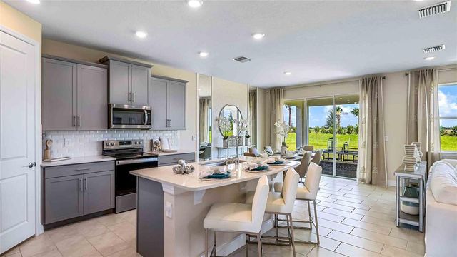 5243 ROSADO RUN, Lakewood Ranch, FL 34211