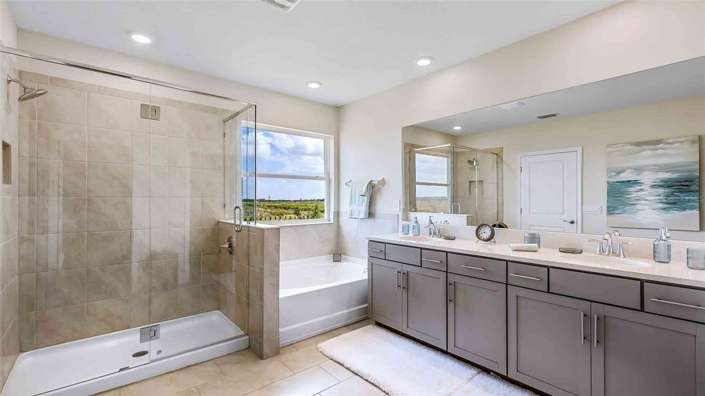 Image 14 of property listing at 5243 ROSADO RUN, Lakewood Ranch, FL 34211