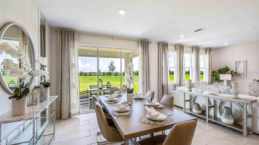 Image 6 of property listing at 5243 ROSADO RUN, Lakewood Ranch, FL 34211