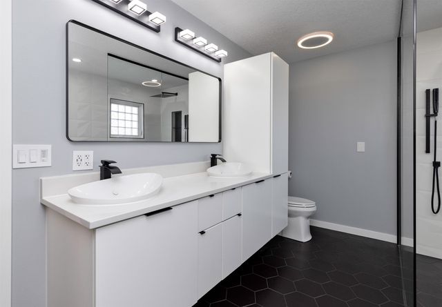 2106 SW Woodland Drive, Ankeny, IA 50023