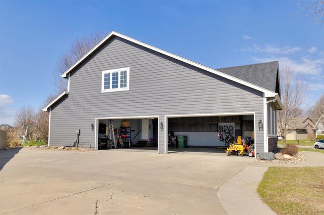 2106 SW Woodland Drive, Ankeny, IA 50023