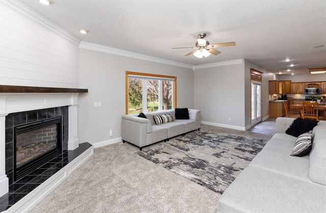 2106 SW Woodland Drive, Ankeny, IA 50023