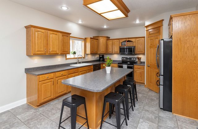 2106 SW Woodland Drive, Ankeny, IA 50023