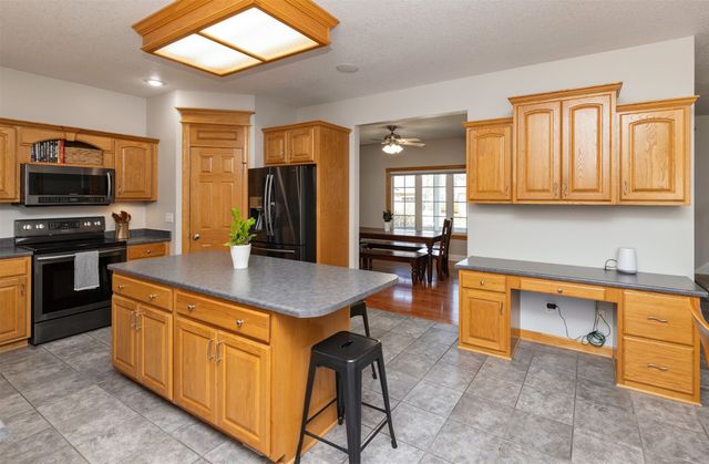 2106 SW Woodland Drive, Ankeny, IA 50023