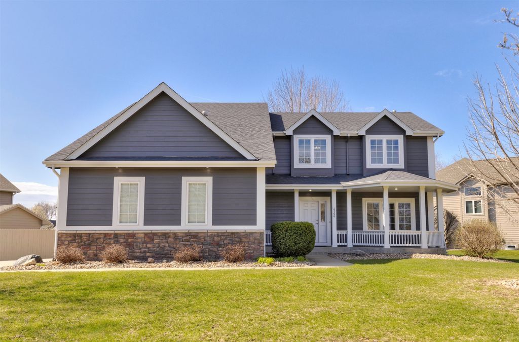 2106 SW Woodland Drive, Ankeny, IA 50023