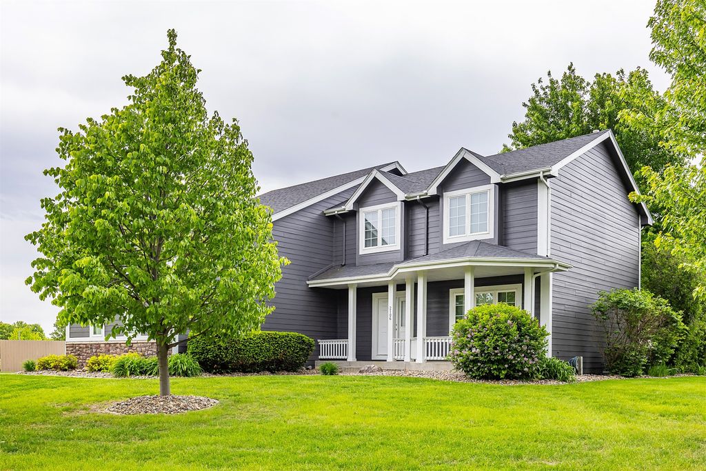 2106 SW Woodland Drive, Ankeny, IA 50023