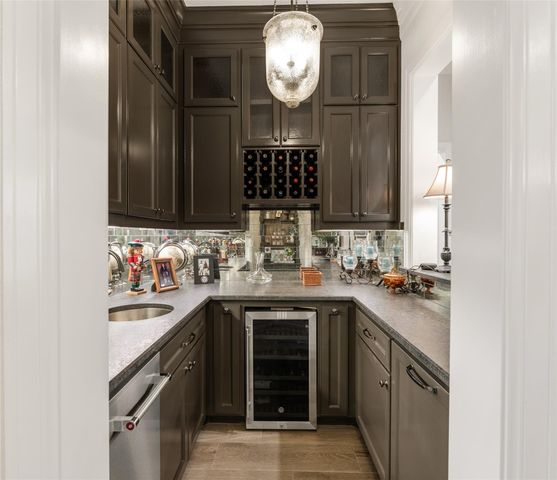 1201 Quarry Oaks Drive, College Station, TX 77845