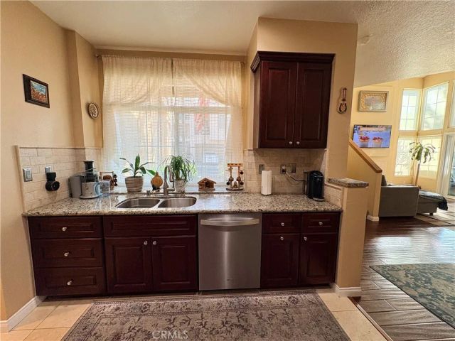 8215 E White Oak 77, Orange, CA 92869