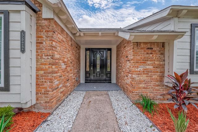 5622 Valkeith Drive, Houston, TX 77096