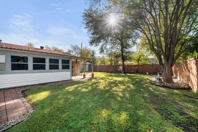 206 Southbrook Circle, Houston, TX 77060