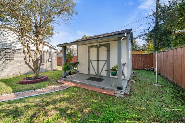 206 Southbrook Circle, Houston, TX 77060