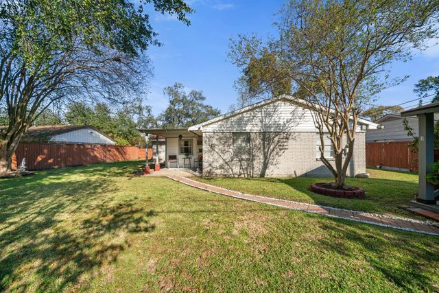 206 Southbrook Circle, Houston, TX 77060