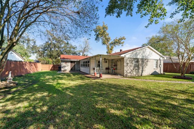 206 Southbrook Circle, Houston, TX 77060