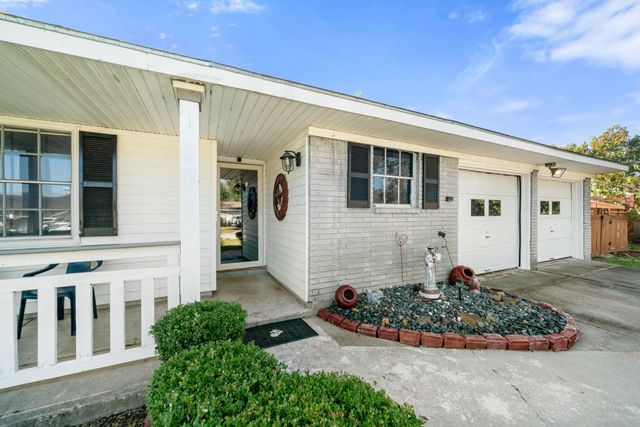 206 Southbrook Circle, Houston, TX 77060