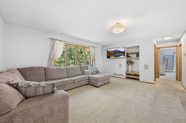 7003 Park View Lane, Eden Prairie, MN 55346