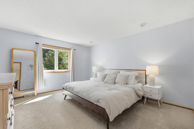 7003 Park View Lane, Eden Prairie, MN 55346