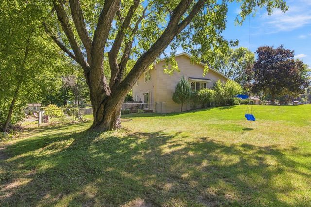 7003 Park View Lane, Eden Prairie, MN 55346