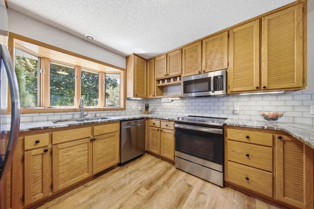 7003 Park View Lane, Eden Prairie, MN 55346