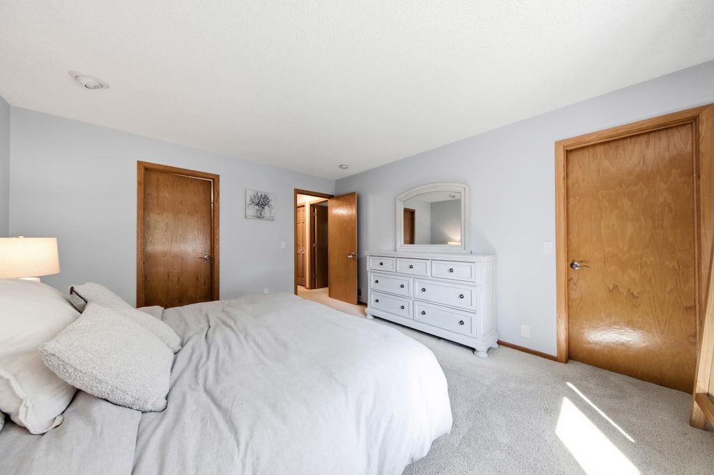 7003 Park View Lane, Eden Prairie, MN 55346 — photo 4