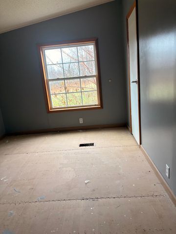 64 Becky Jane Road, Frenchburg, KY 40322