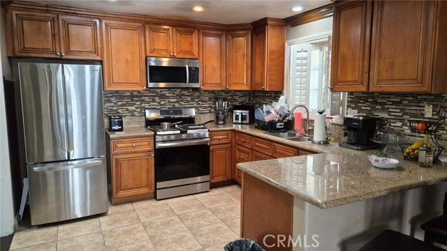 2302 S Diamond Street, Santa Ana, CA 92704