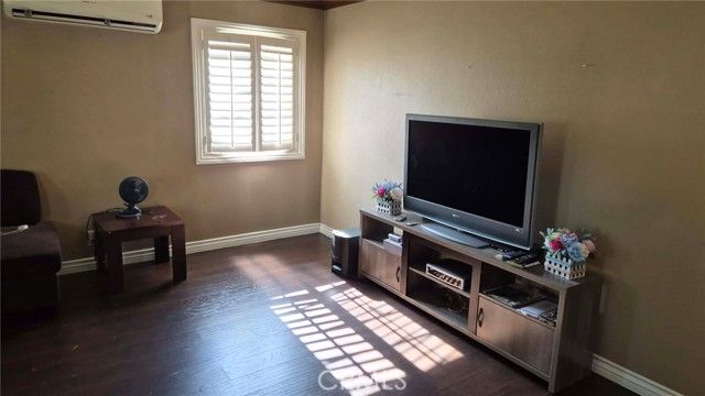 2302 S Diamond Street, Santa Ana, CA 92704