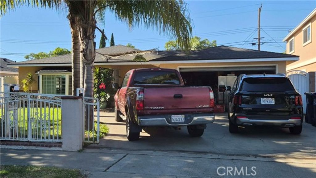 2302 S Diamond Street, Santa Ana, CA 92704