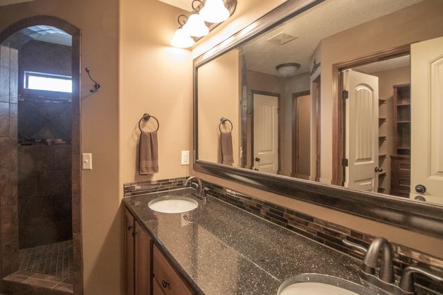 2825 N Emerson Circle, Derby, KS 67037