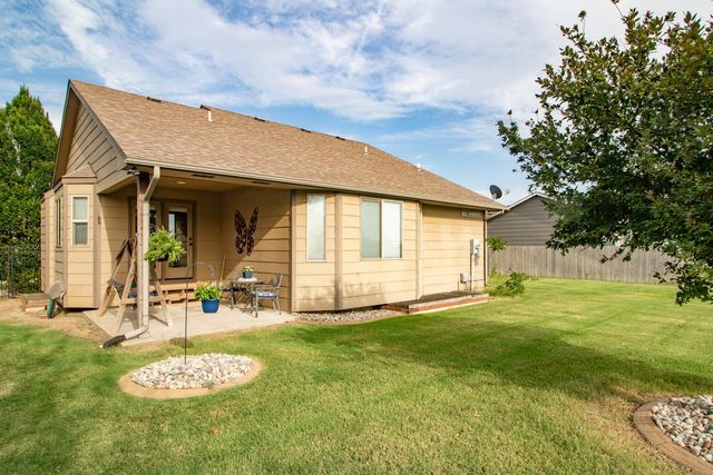 2825 N Emerson Circle, Derby, KS 67037