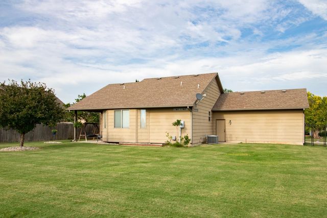 2825 N Emerson Circle, Derby, KS 67037