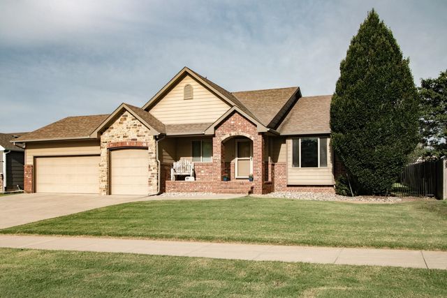 2825 N Emerson Circle, Derby, KS 67037
